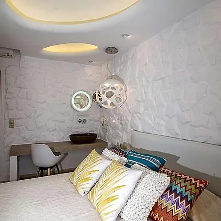 Spiros Hotel 2*